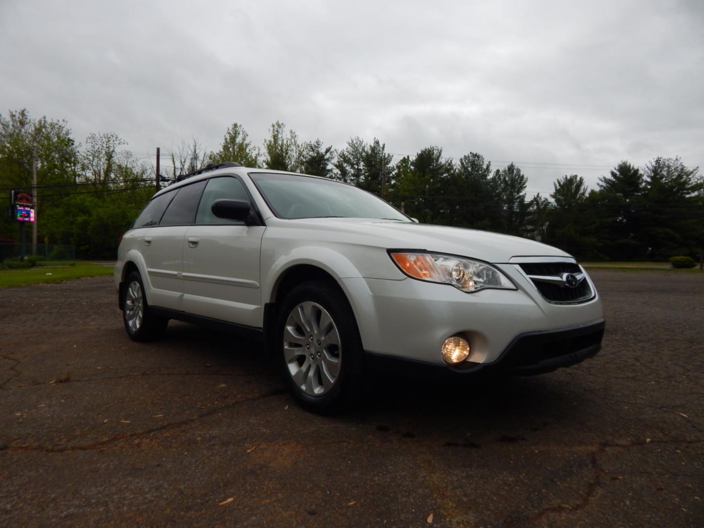 2009 White /Beige leather Subaru Outback 2.5i Limited (4S4BP66C897) with an 2.5L H4 SOHC 16V engine, 4-Speed Automatic Overdrive transmission, located at 6528 Lower York Road, New Hope, PA, 18938, (215) 862-9555, 40.358707, -74.977882 - Here we have a beautiful, ONE OWNER, Subaru Outback Limited with a 2.5L 4 cylinder engine putting power to all four wheels via an automatic transmission. Options include: beige leather, wood trim, heated front seats, power front seats, AM/FM/CD/AUX radio, sunroof, dual climate controls, power window - Photo#6